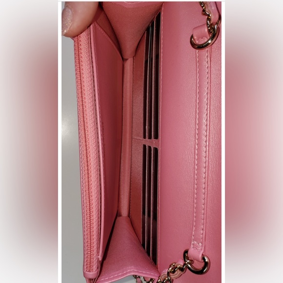 NWT CHANEL wallet on chain in iridescent pink with gold hardware - Picture 9 of 15